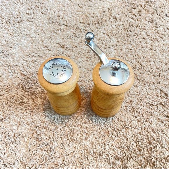 Wooden Salt Shaker and Pepper Grinder New - Picture 2 of 5